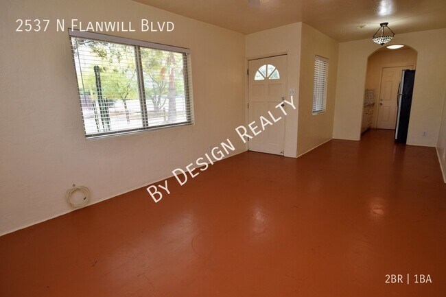 Foto del edificio - Midtown 2 Bed 1 Bath Home on Huge Lot