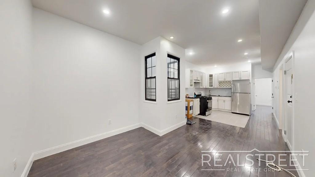 Foto principal - Newly Renovated Spacious 4 Bed 2 Bath in B...