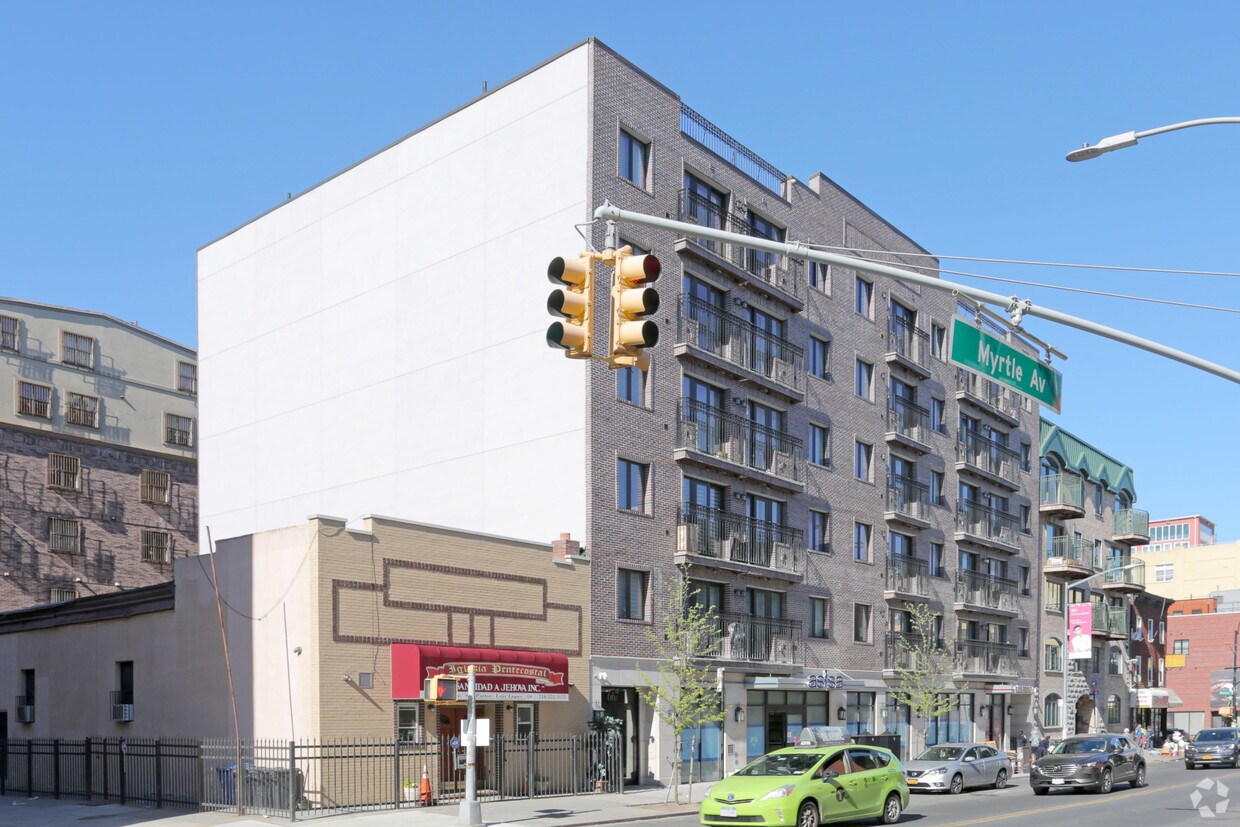 Foto del edificio - 667 Myrtle Ave
