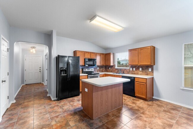 Foto del edificio - 3 Bed 2 Bath located in Astoria Place Subd...