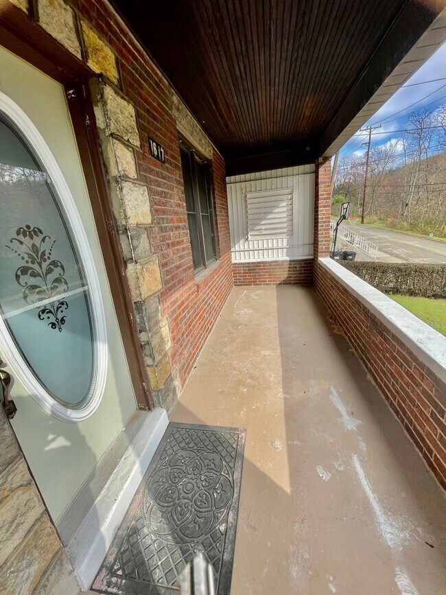 Foto del edificio - 3 Bed-1 Bath Turtle Creek PA