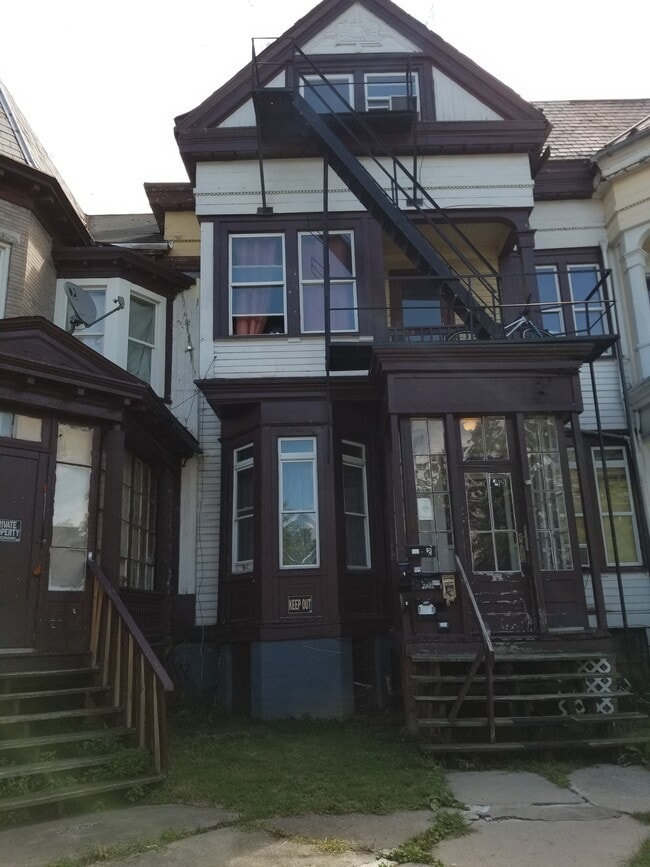 Building Photo - 44 S Hamilton St