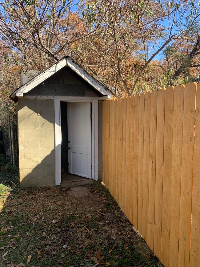 Building Photo - 2606 Corral Rd