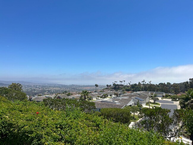 Foto del edificio - Stunning *VIEW* home for rent in desirable...