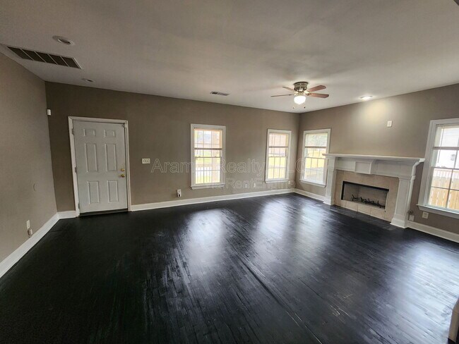 Photo - 899 Booker Washington Dr NW House