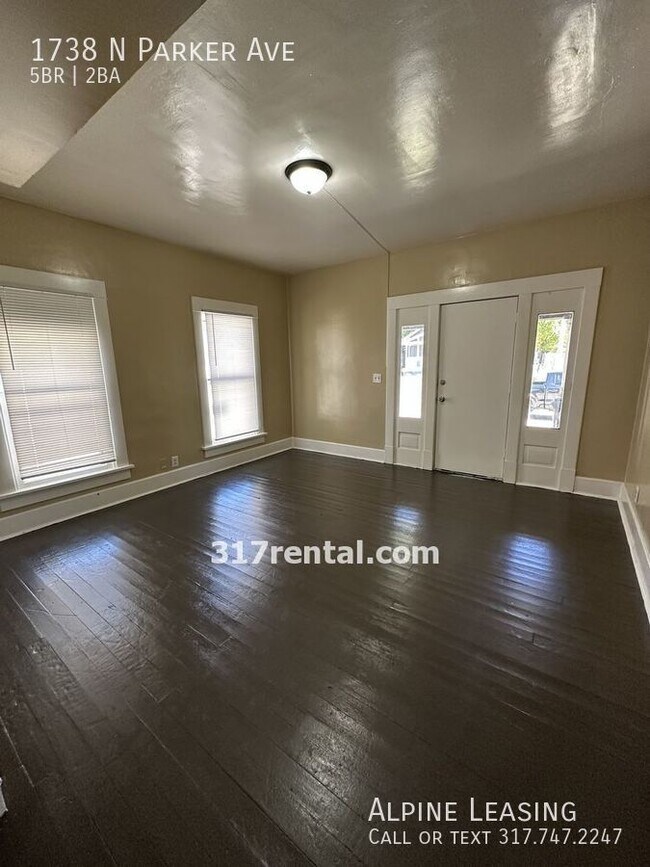 Building Photo - Huge 5BR/2BA with 2-Car Garage/Workshop!