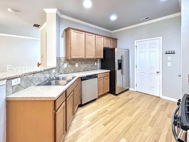 Building Photo - 2221 Nottley Dr