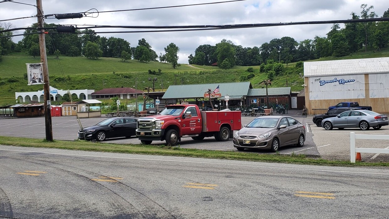 Primary Photo - Finleyville 3 Bedroom 1.5 Bath Ranch $1,50...