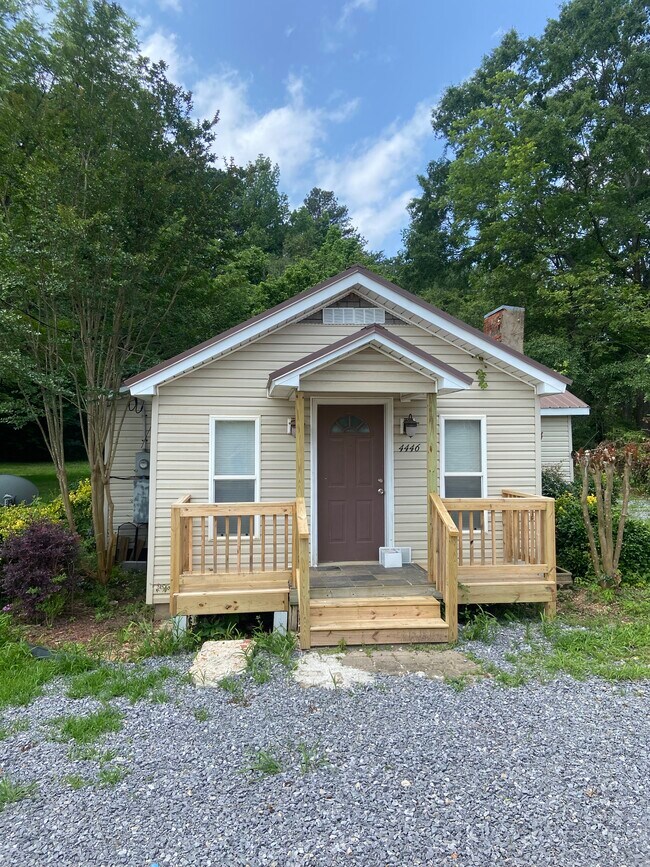 Foto del edificio - 4446 Bell Hill Rd