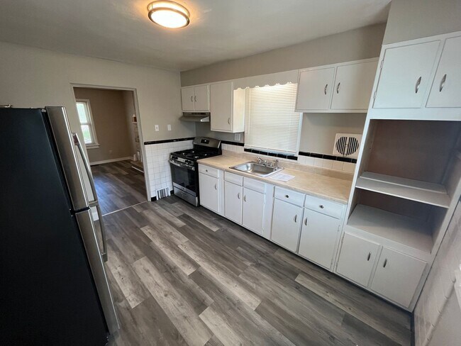 Foto del edificio - Freshly Renovated Two Bedroom Home Coming ...