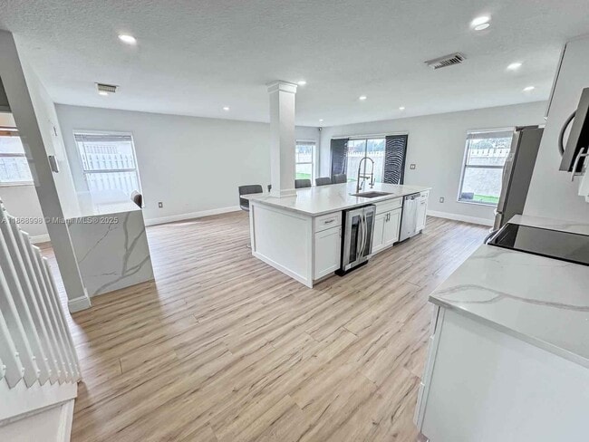 Building Photo - 1015 NW 125th Terrace