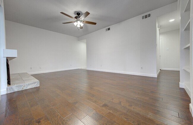 Foto del edificio - 4711 Spicewood Springs Rd