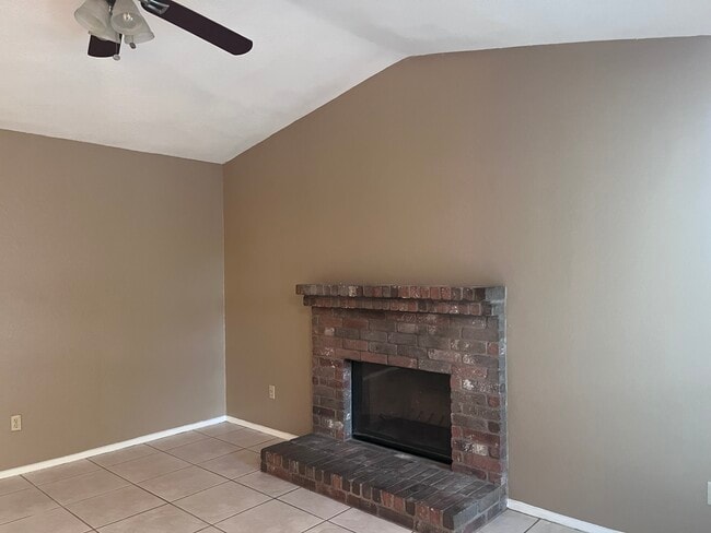 Building Photo - 312 Spring Branch Ln