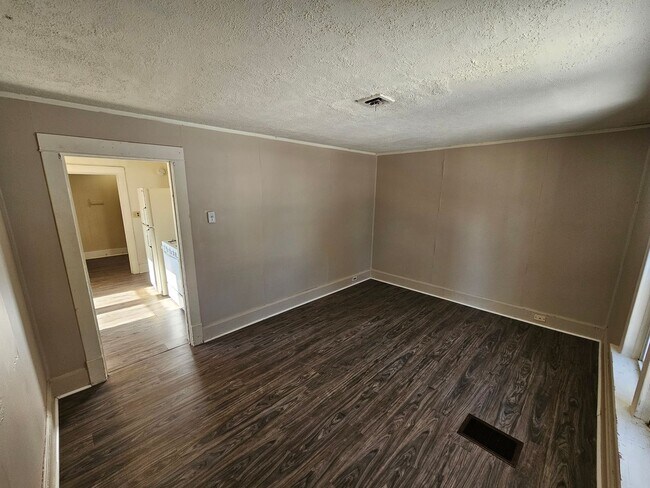 Building Photo - 420 N 2nd Ave