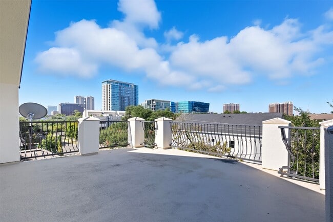 Foto del edificio - 1408 Rosedale St