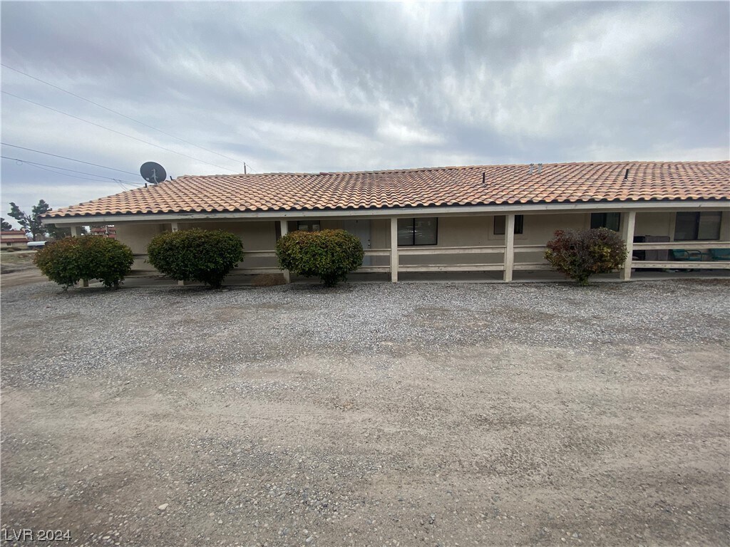 Primary Photo - 1091 S Potro Ave