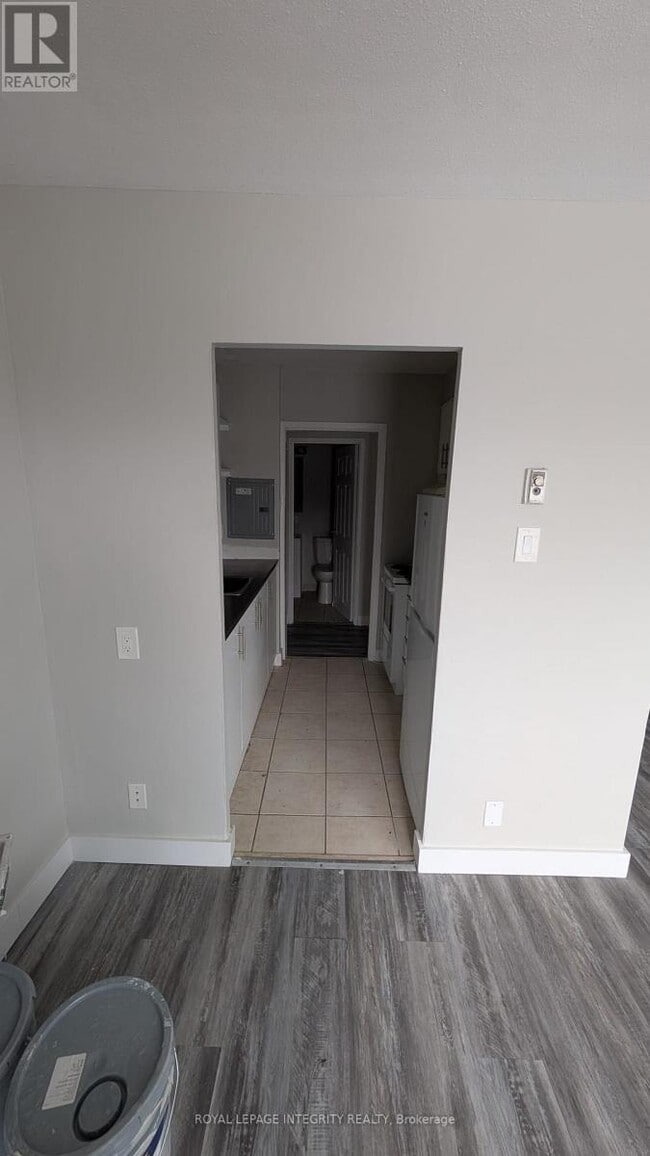 Building Photo - 1435 Morisset Ave