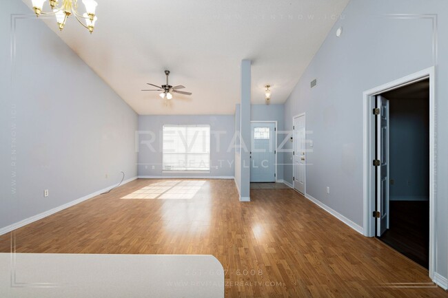 Building Photo - **Application Pending** Beautiful 3 Bed/2 ...