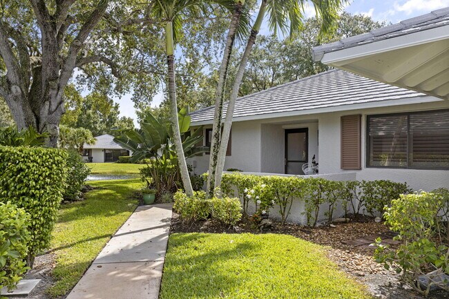 Building Photo - 912 Club Dr