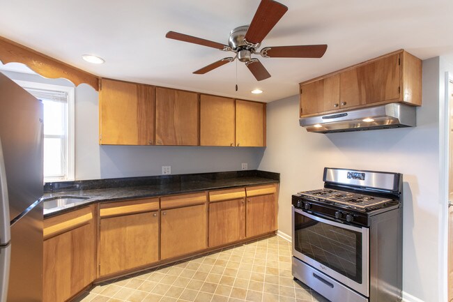 Foto del edificio - 5758 W Warwick Ave