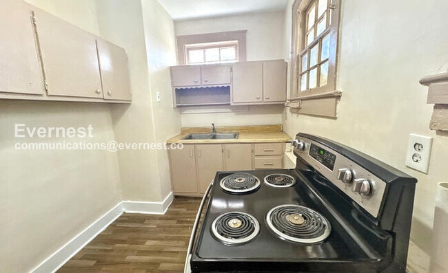 Foto del edificio - 904 3rd St W