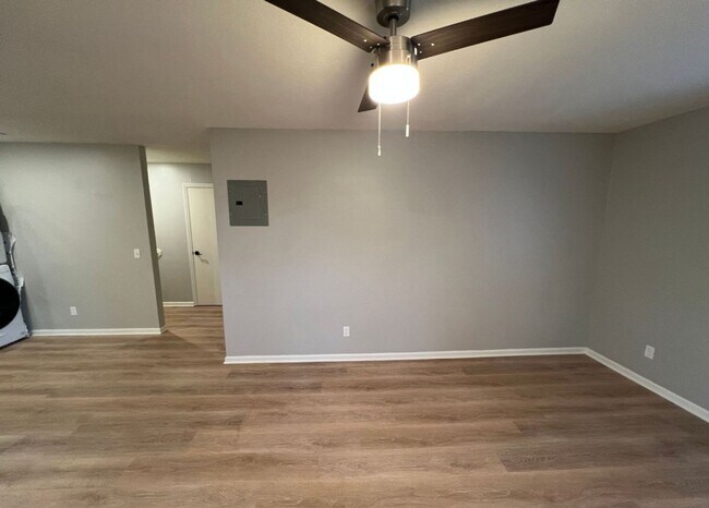 Foto del edificio - Modern 2-Bedroom Apartment with Washer & D...