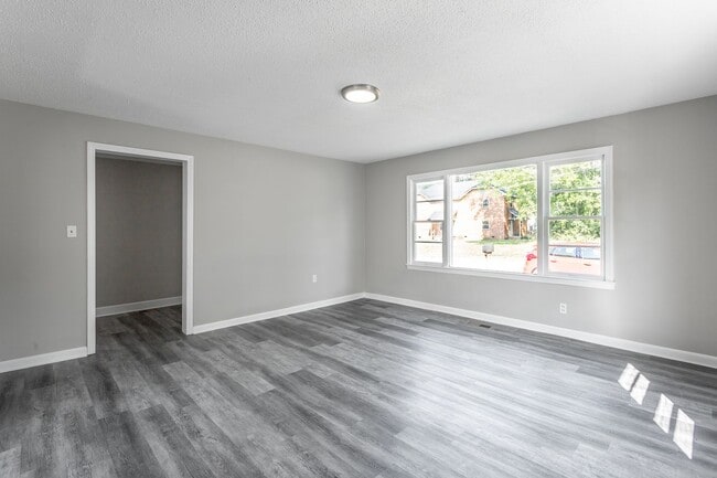 Building Photo - 2 Bedroom at Mill Town