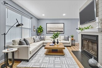 Building Photo - 1303 Wellington Pl