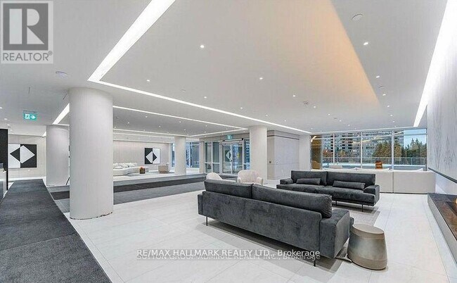 Photo du bâtiment - 50 Upper Mall Wy