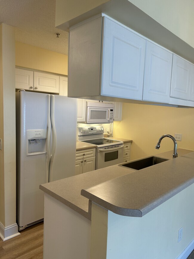 Building Photo - 627 Woodmoor Dr