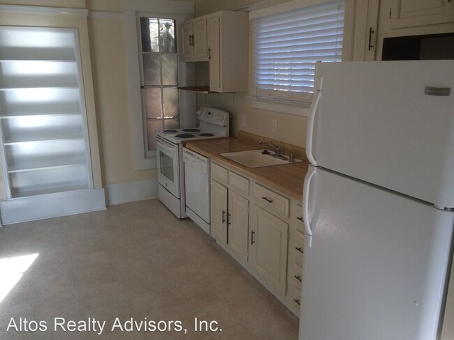 Building Photo - 573 Lytton Ave