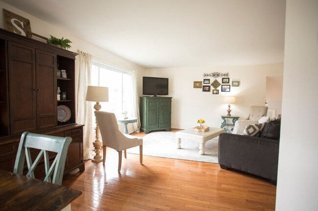 Photo - 7125 Hanks Pl House