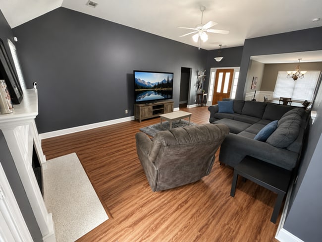 Building Photo - 901 Laurel Hill Cir