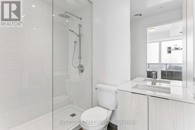 Photo du bâtiment - 448 Burnhamthorpe Rd W