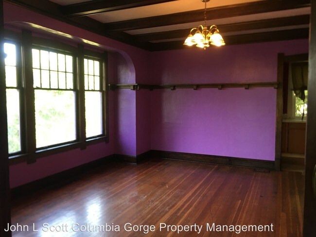 Building Photo - 4 br, 1 bath House - 2604 Wy' East Rd.