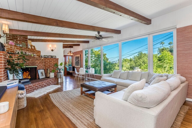 Building Photo - 2385 Sunset Heights Dr