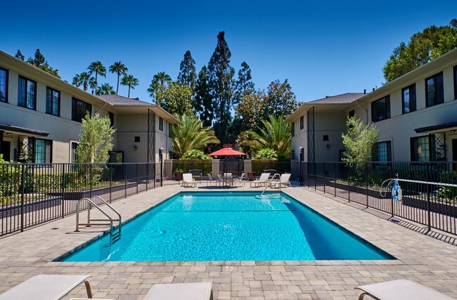 Building Photo - 1251 N Crescent Heights Blvd