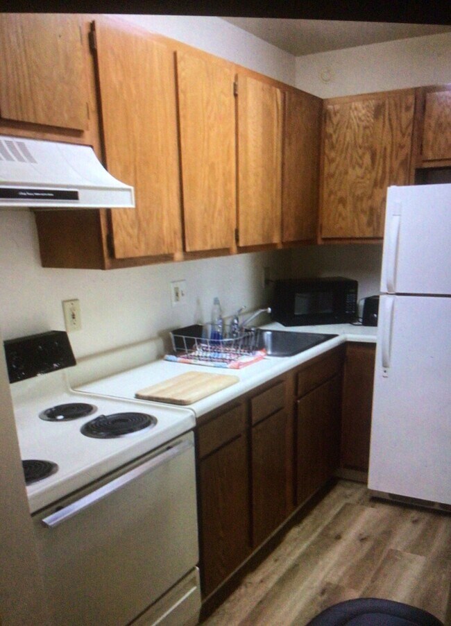 Building Photo - Broadway Apartments