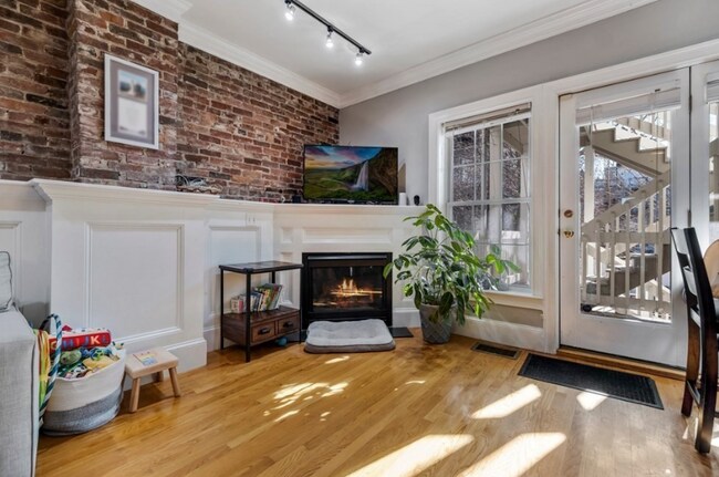 Foto del edificio - 673 E 2nd St