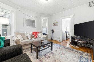 Building Photo - 225 L St
