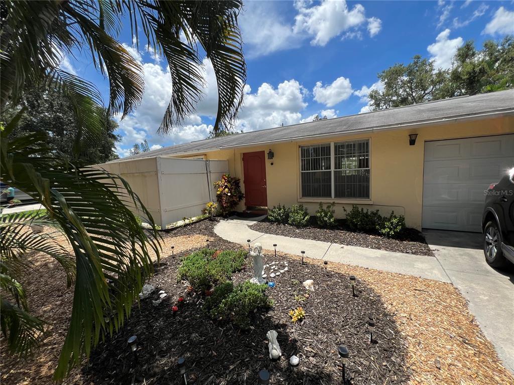 Foto principal - 3255 Village Ln