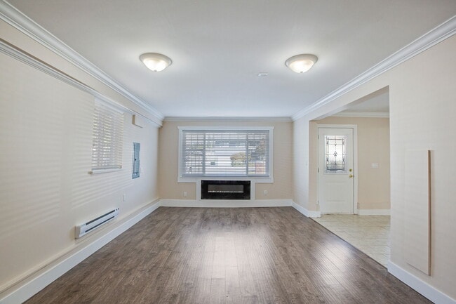 Photo du bâtiment - Spacious 3 Bed 1.5 Bath upper level Home f...