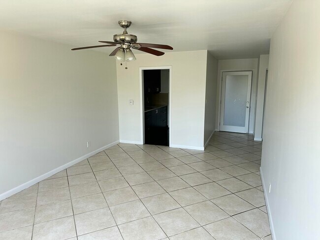 Foto del edificio - 1480 E Sample Rd