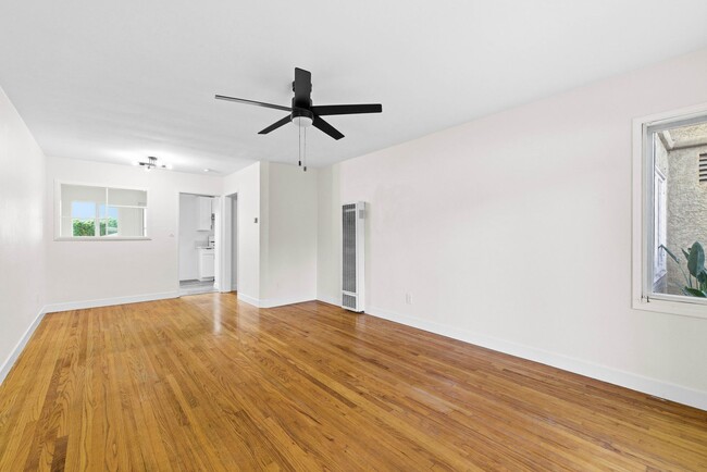 Foto del edificio - 2BR Coastal La Jolla Apartment | Steps to Windansea Beach