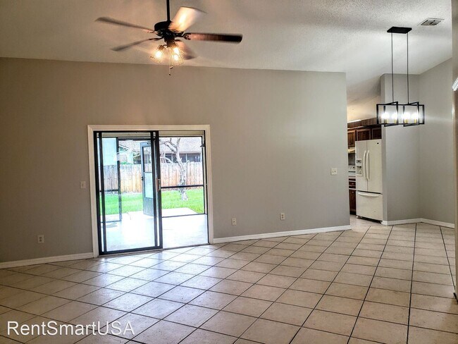 Foto del edificio - 3 br, 2 bath House - 2323 Yule Tree Dr.