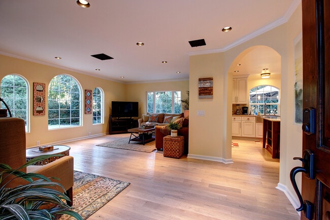 Foto del edificio - 1569 Sycamore Canyon Rd