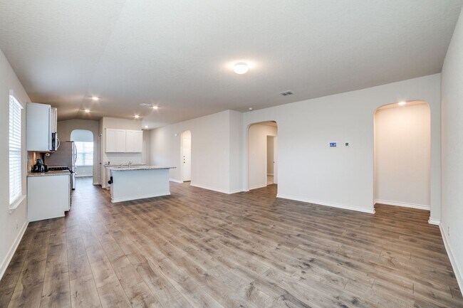 Building Photo - 3 Bedroom and 2 Bathroom home located in Redbird Ranch subdivision