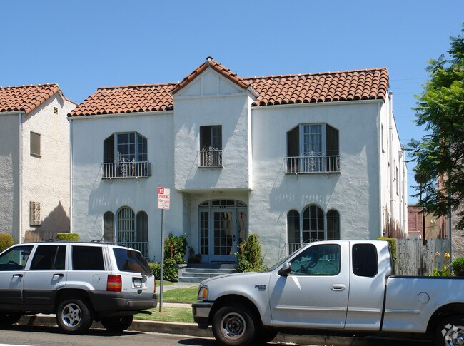 Building Photo - 418 N Hayworth Ave