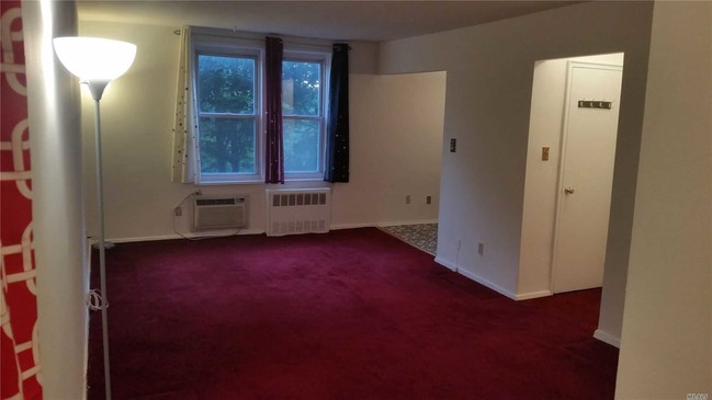 Foto del edificio - 67-50 Thornton Pl