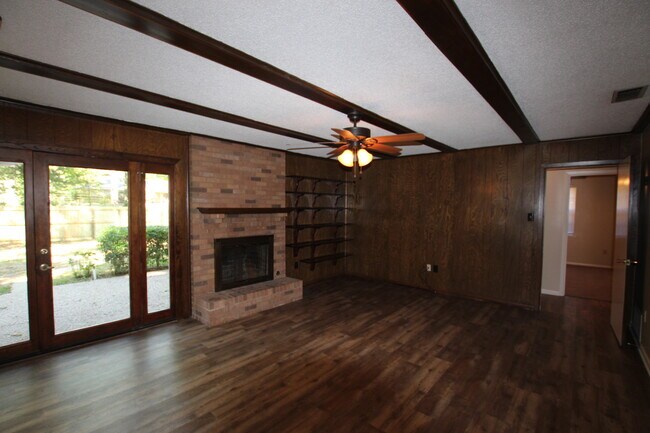 Foto del edificio - Coming Soon! Charming 3 Bedroom 2 Bath Home in Tyler!